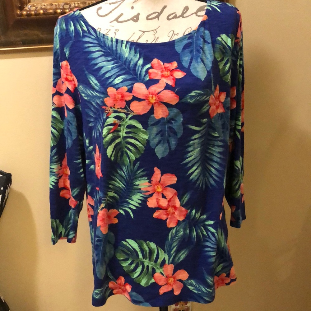 🌴Tommy Bahama Tropical fronds and hibiscus colorful print long sleeve top